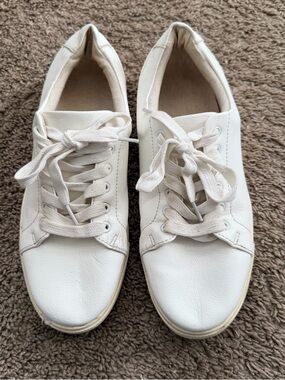 Joie Sneakers